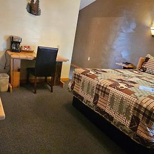 Nine Pines Motel